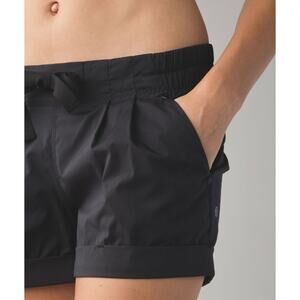 NWOT lululemon Spring Break Away Short - 8